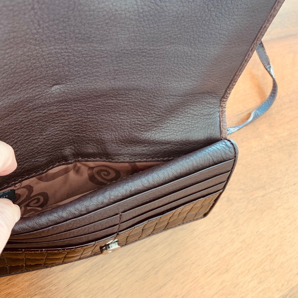 Brighton Crossbody Wallet - Picture 4 of 6
